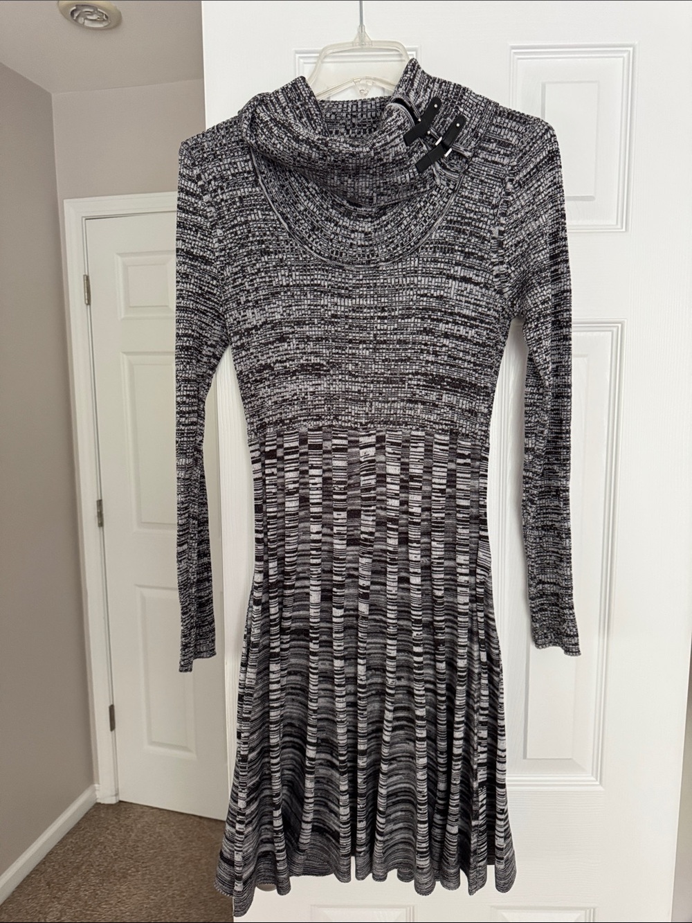 Women’s Black & Gray Knit Long-Sleeve Fit-and-Flare Dress